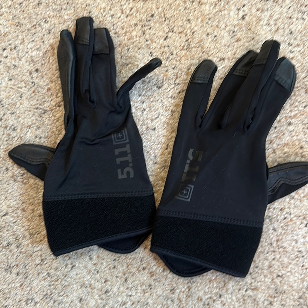 5.11 medium work gloves.